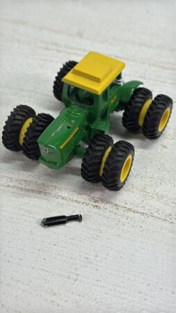 CUSTOM JOHN DEERE 7520 TRACTOR