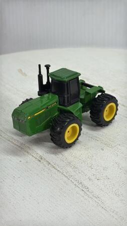 JOHN DEERE 8960 TRACTOR