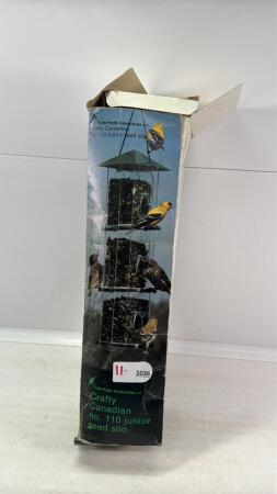 CRAFTY CANADIAN BIRD FEEDER