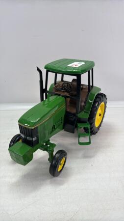 JOHN DEERE 7600 TRACTOR