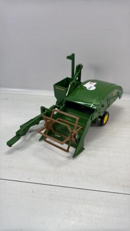 JOHN DEERE 12A PULL TYPE COMBINE