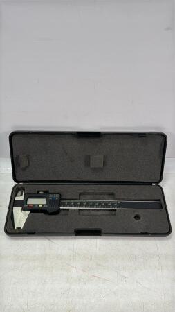 DIGITAL MICROMETER WITH CASE