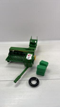 JOHN DEERE 348 SMALL SQUARE BALER