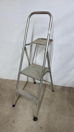 ALUMINUM 2 STEP LADDER