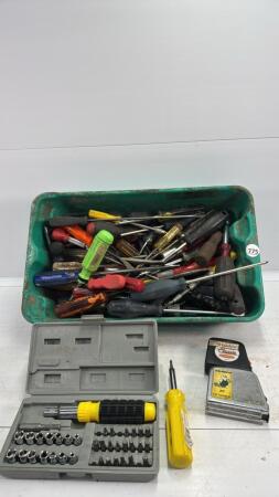 LARGE ASSORTMENT OF SCREWDRIVERS & 2 TAPE MEASURES