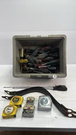 QUANTITY OF SCREWDRIVERS