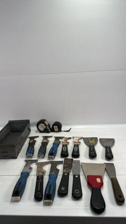 QUANTITY OF HYDE PAINTERS TOOLS