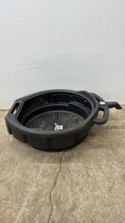 PLASTIC OIL DRAIN PAN