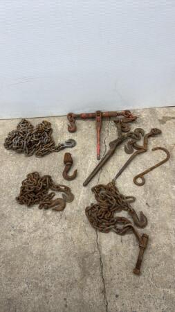 (3) RUSTY CHAIN BINDERS & QTY OF CHAIN