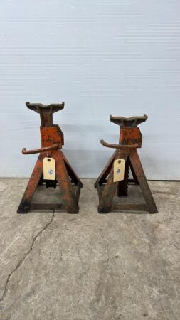PAIR OF 16IN AXLE STANDS