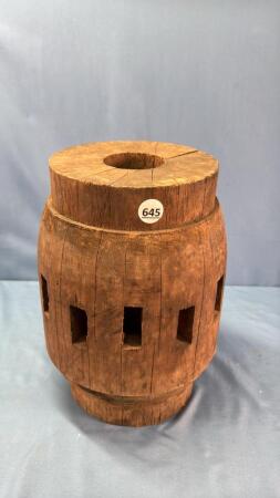 WOODEN WAGON WHEELED HUB