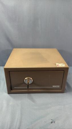 SENTRY METAL LOCK BOX WITH KEY