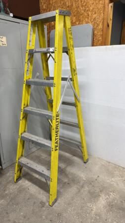 FEATHERLITE 6FT FIBREGLASS DOUBLE SIDED LADDER