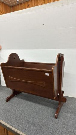 ROCKING CRADLE WITH PAD