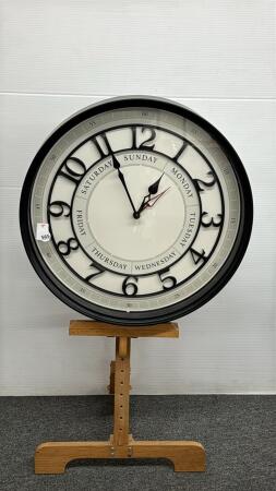 BATTERY OPERATED CALENDAR CLOCK
