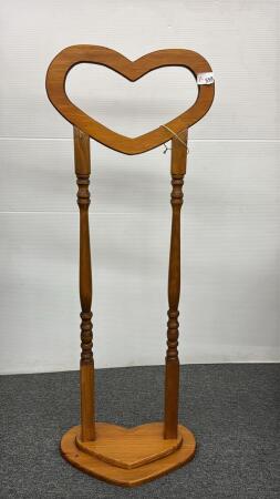 HEART SHAPED PINE QUILT RACK