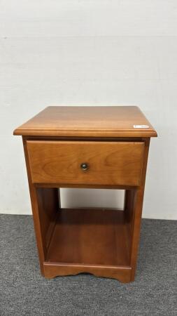 MAPLE BEDSIDE TABLE WITH DRAWER