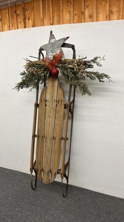 CHILDS SLEIGH WITH CHRISTMAS D&Eacute;COR