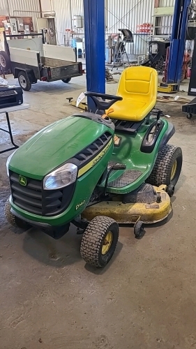 John Deere D140 Hydro Riding Lawnmower