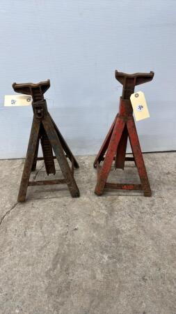 (2) 17IN AXLE STANDS