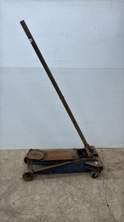 AUTOMOTIVE FLOOR JACK