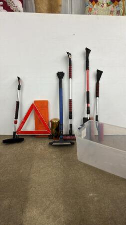 (5) ASSORTED AUTOMOTIVE BRUSHES IN TOTE