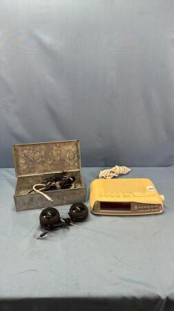 GE CLOCK RADIO & SMALL SPEAKERS