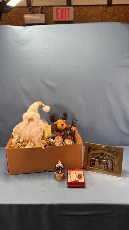 QUANTITY OF CHRISTMAS DECOR