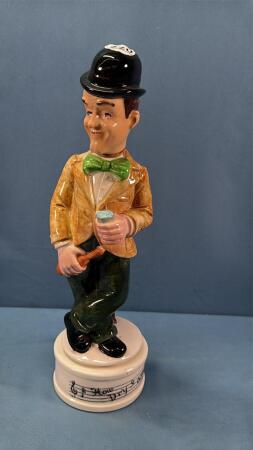 MUSICAL FIGURINE STAN LAUREL