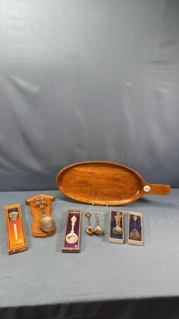 QUANTITY OF COLLECTOR SPOONS