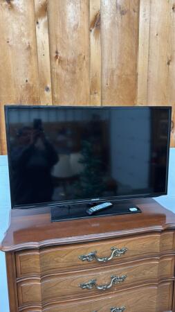 SAMSUNG 40IN FLAT SCREEN TELEVISION