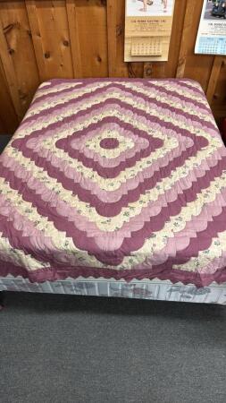 MAUVE & WHITE QUILT