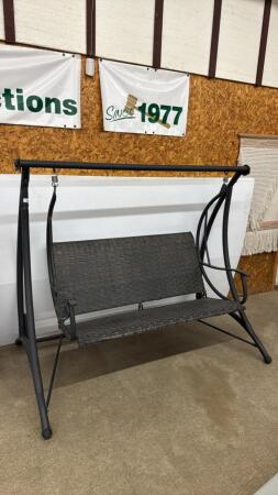 LAWN SWING