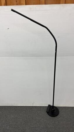 ADJUSTABLE FLOOR LAMP