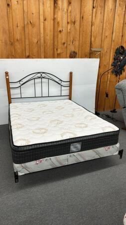 QUEEN SIZED BED SET