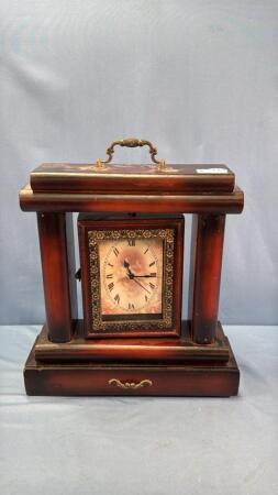 BATTERY DRIVEN CLOCK IN WOODEN CASE