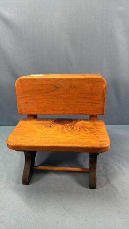 REPLICA WOODED STUDENTS DESK