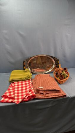 17IN CHROME TRAY AND QUANTITY OF TABLE COVERINGS
