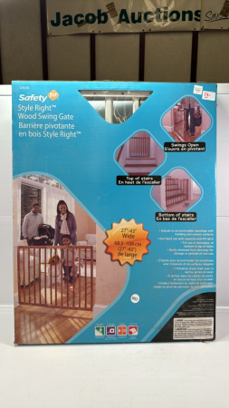 Baby Gate Extends from 27in to 43in -New in Box