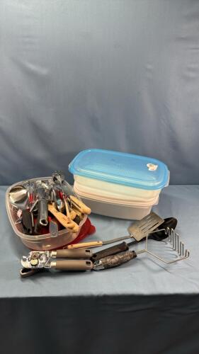 LARGE QUANTITY OF KITCHEN UTENSILS