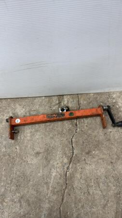 ENGINE LEVELER
