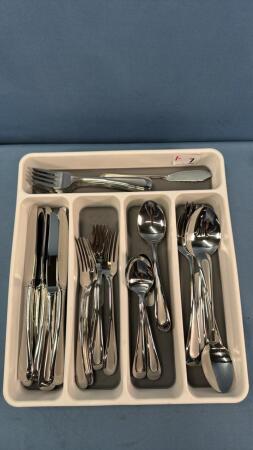 8 PLACE SETTING ONEIDA FLATWARE