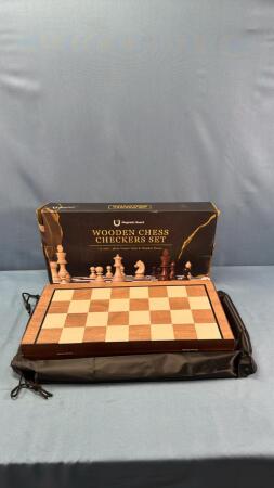 MAGNETIC WOODEN CHECKER SET