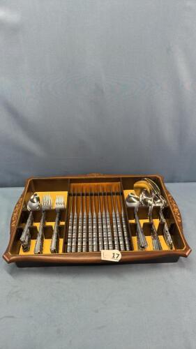 SET OF ONEIDA FLATWARE