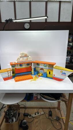 BARBIE DREAM BOAT WITH CONTENTS