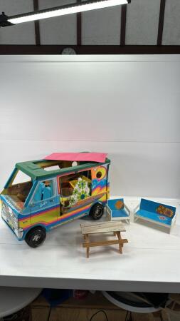 BARBIE BEACH BUS WITH PICNIC TABLE, CHAIRS ETC