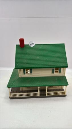 LITTLE TOY DISPLAY HOUSE