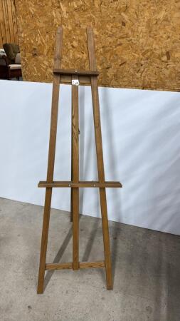 ADJUSTABLE WOODEN EASEL