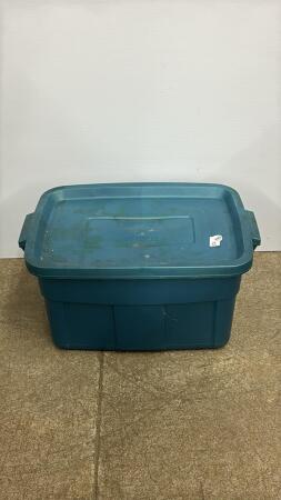RUBBERMAID ROUGHNECK TOTE WITH LID
