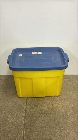 RUBBERMAID ROUGHNECK TOTE WITH LID